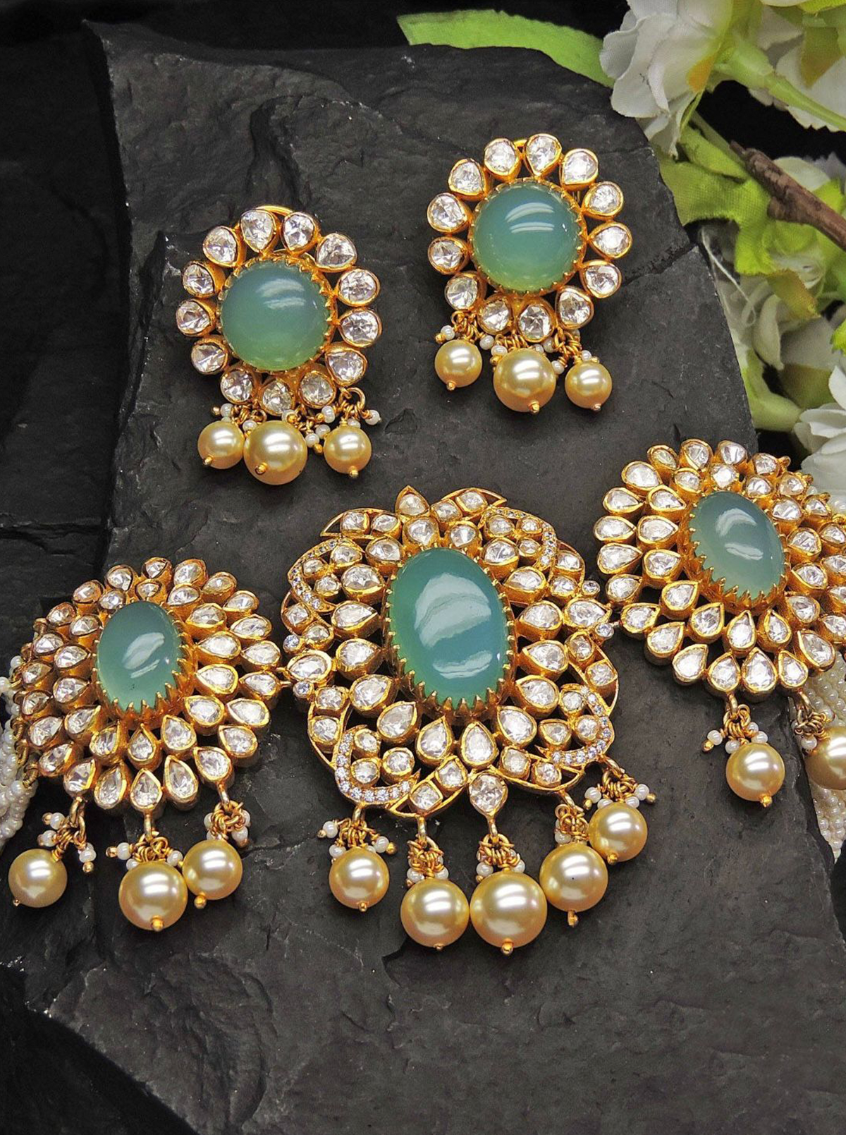 Huri Choker